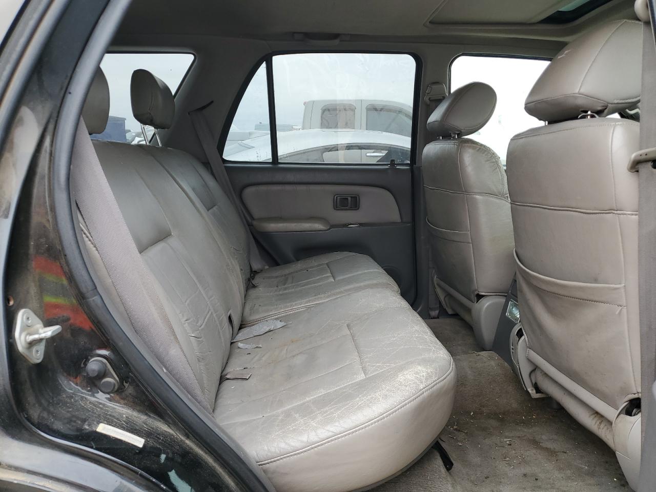 2001 Toyota 4Runner - Image 11