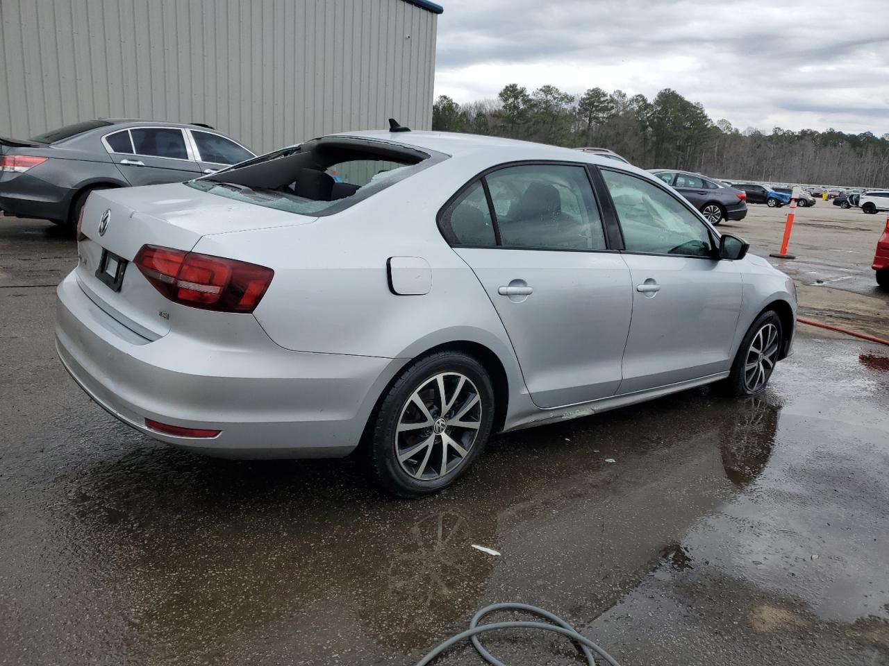 2016 Volkswagen Jetta - Image 3