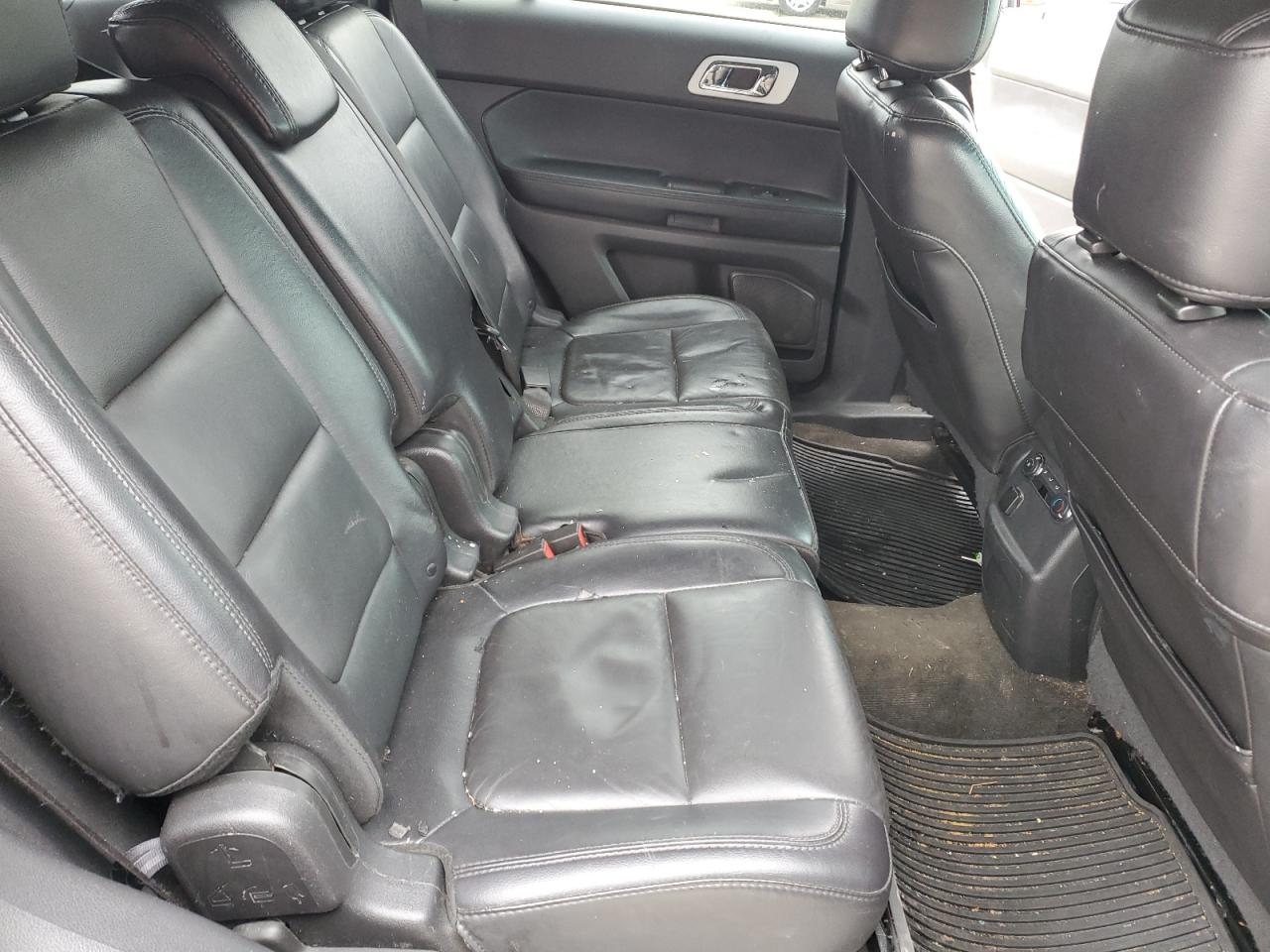 2015 Ford Explorer - Image 11