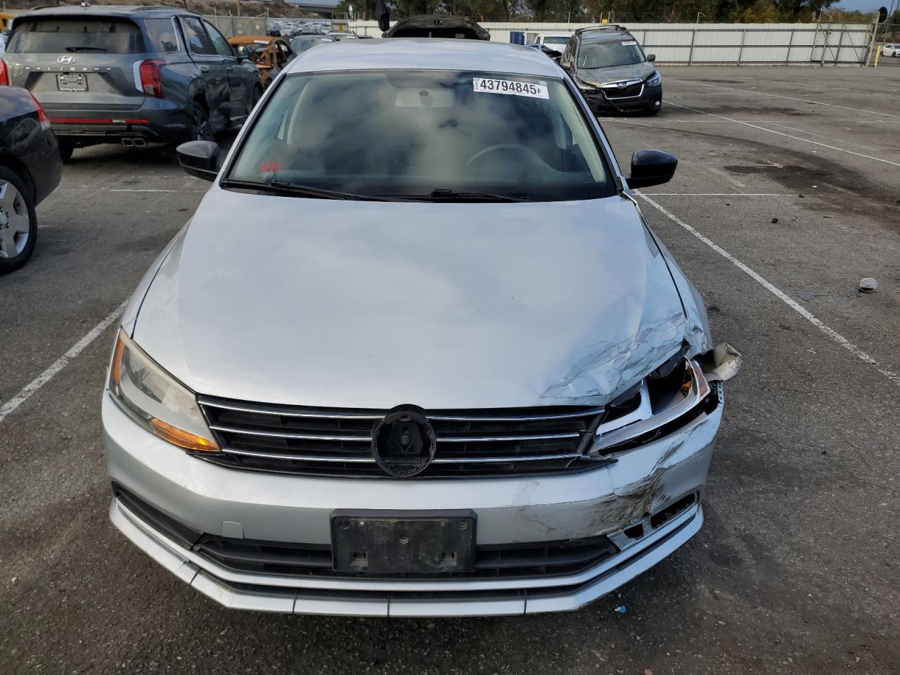 2015 Volkswagen Jetta - Image 5