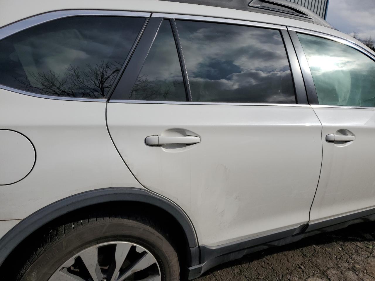 2015 Subaru Outback - Image 10