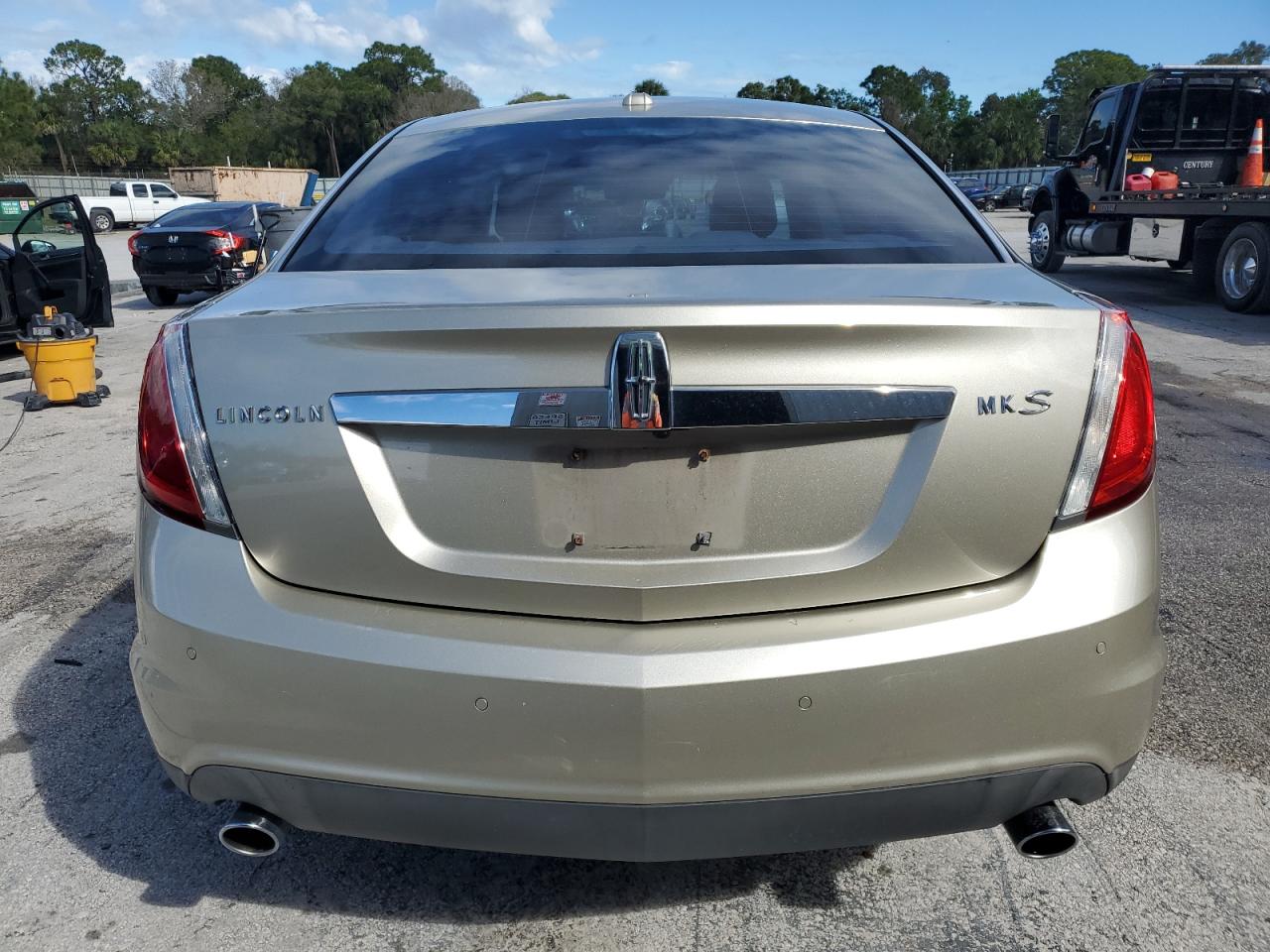 2011 Lincoln MKS - Image 6