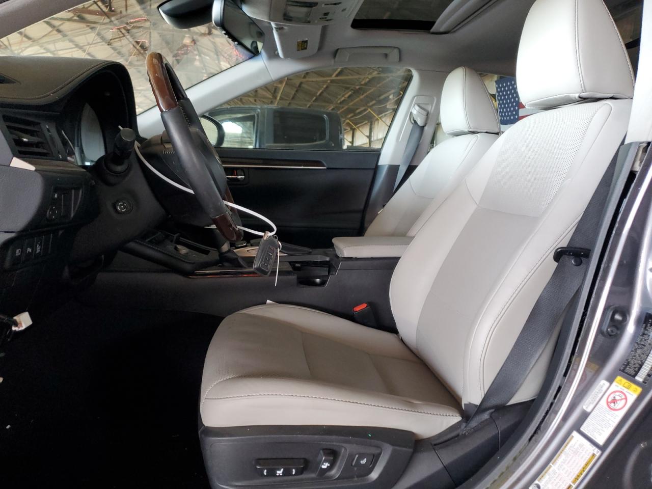 2016 Lexus ES - Image 7