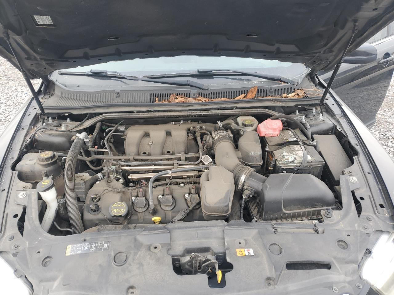 2015 Ford Taurus - Image 12
