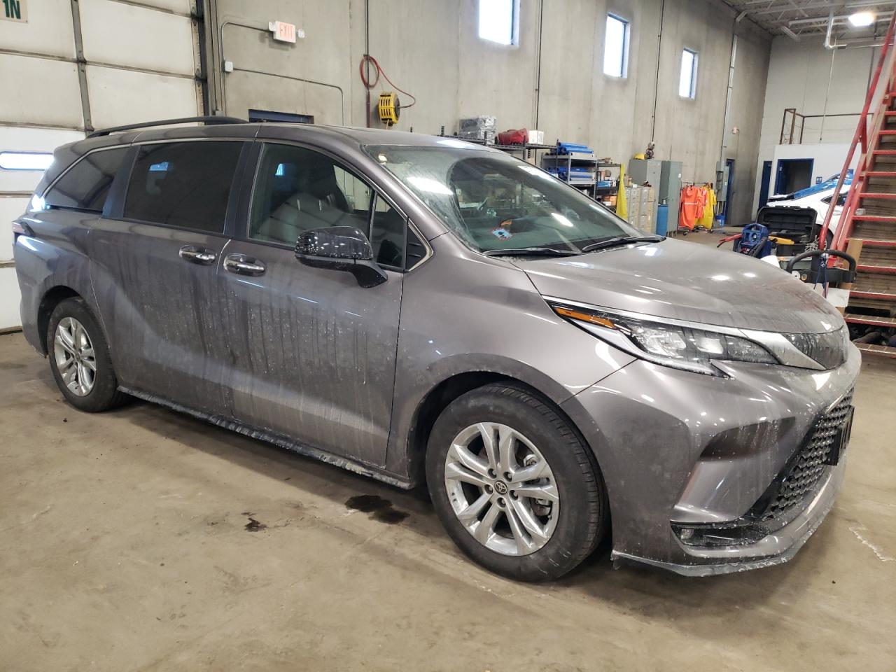 2022 Toyota Sienna - Image 4