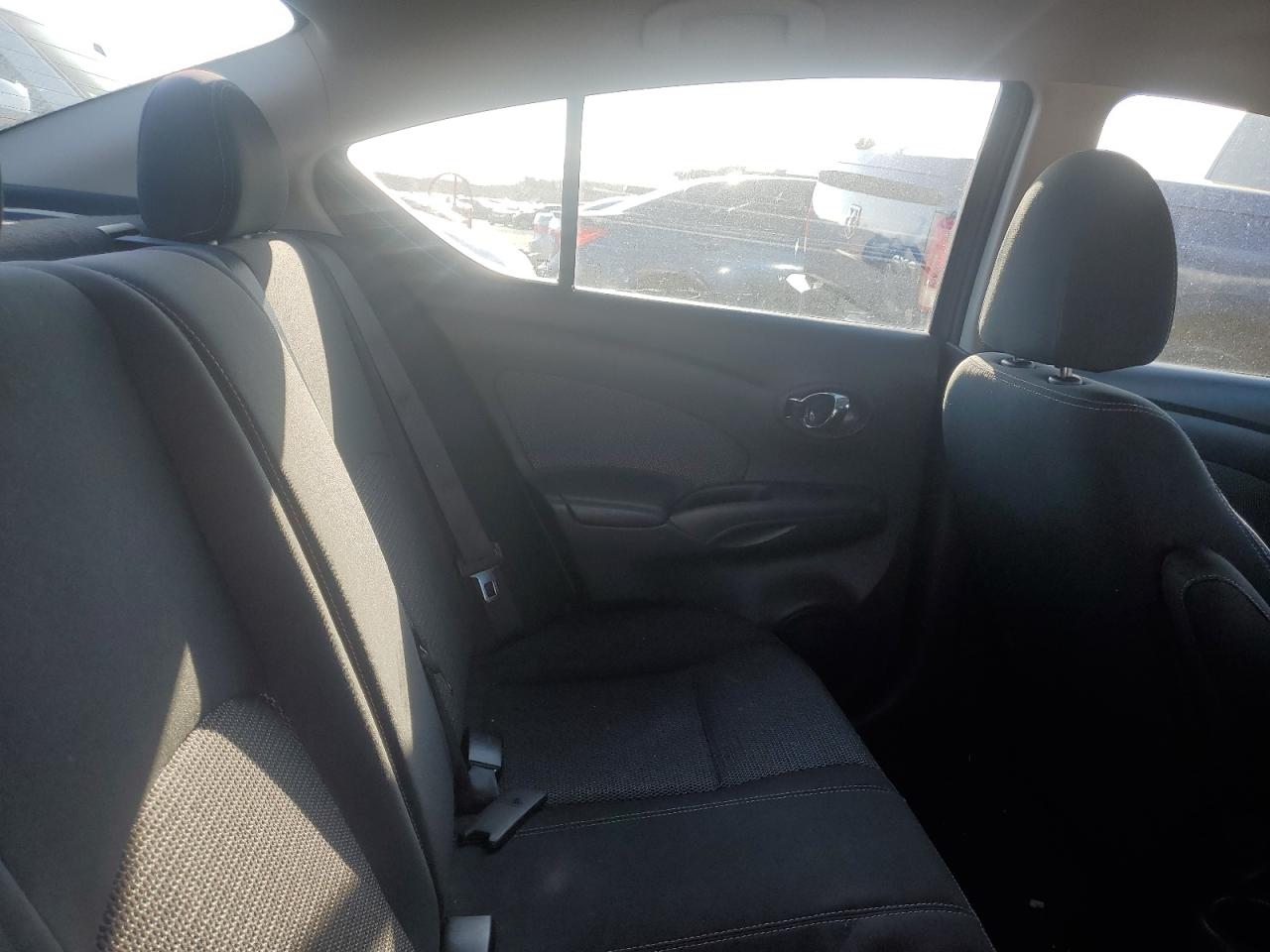 2015 Nissan Versa - Image 10