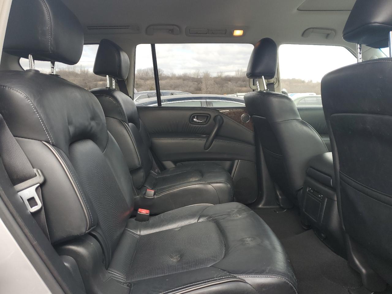 2015 Infiniti QX80 - Image 11