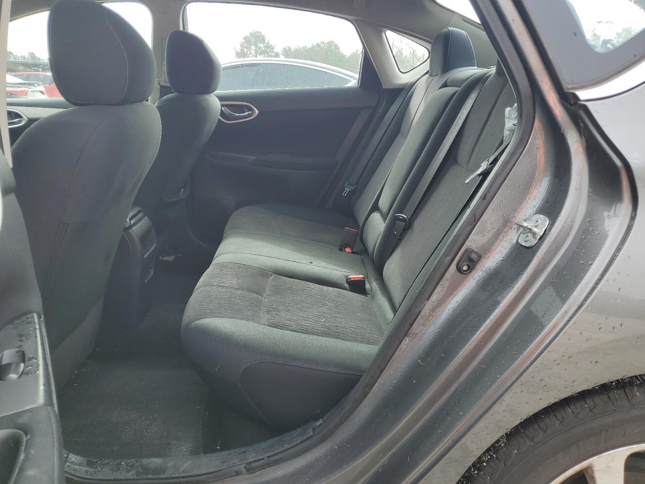 2015 Nissan Sentra - Image 10