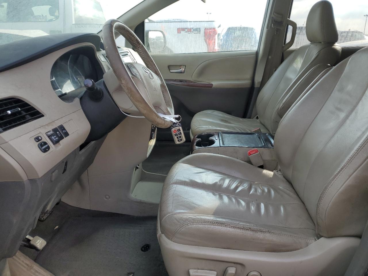 2013 Toyota Sienna - Image 7