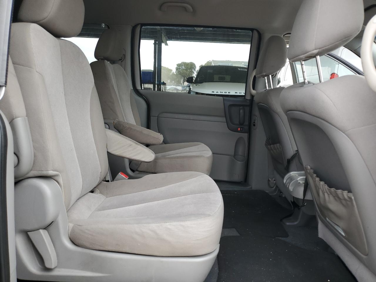 2012 Kia Sedona - Image 11