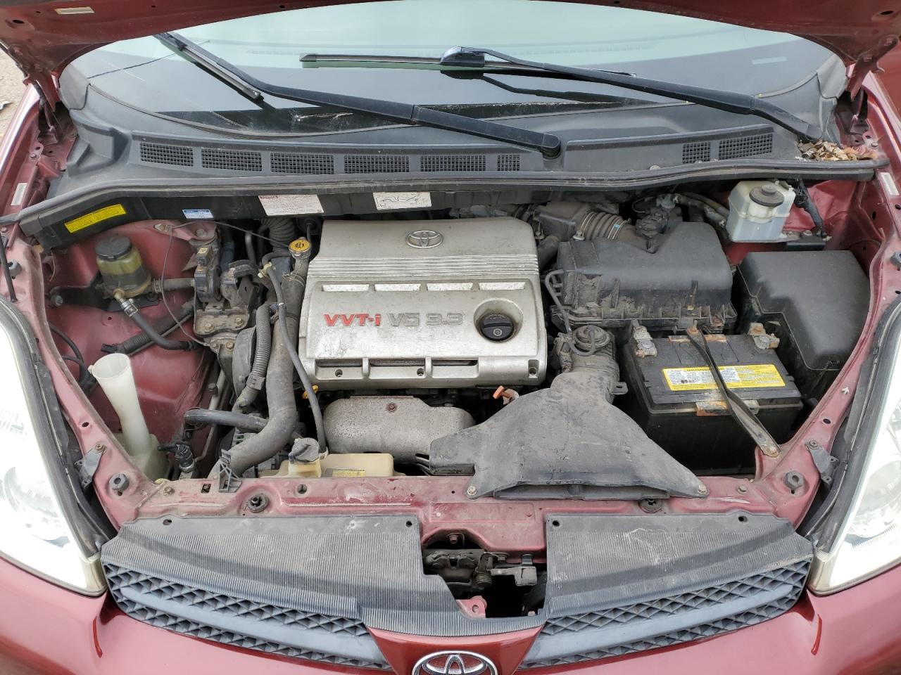 2004 Toyota Sienna - Image 13