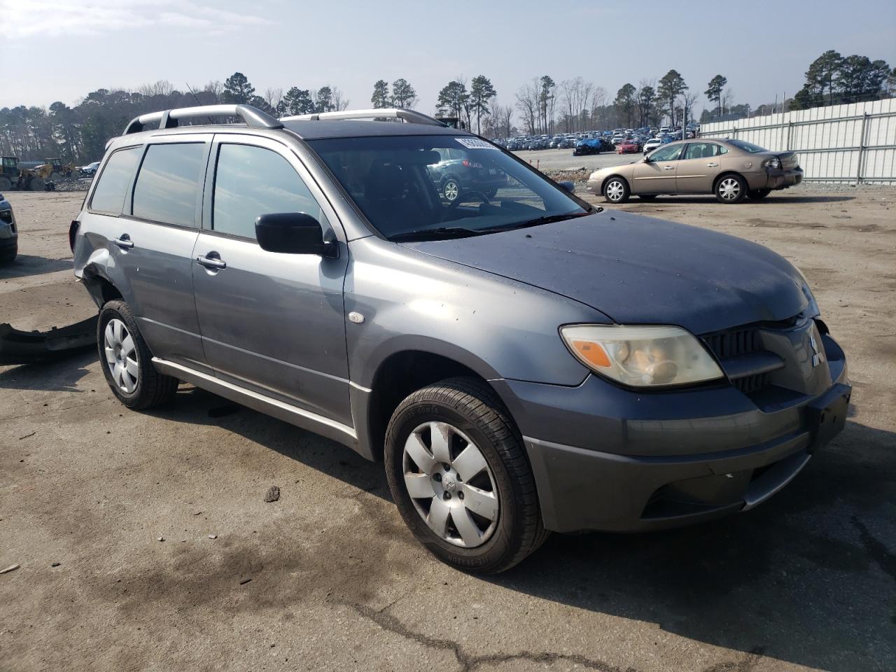 2005 Mitsubishi Outlander - Image 4