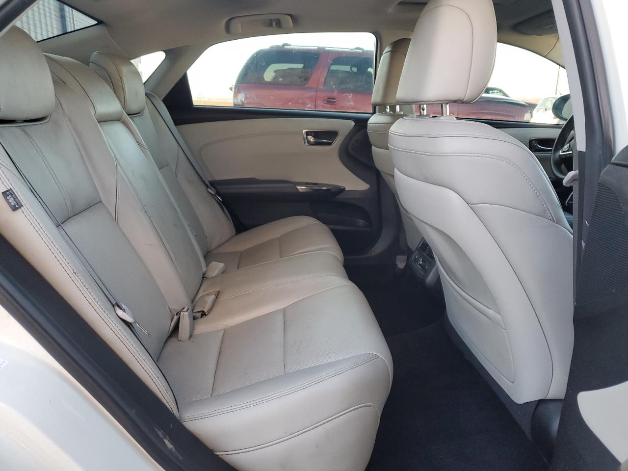 2014 Toyota Avalon - Image 10