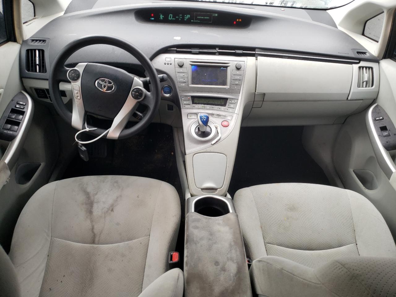 2015 Toyota Prius - Image 8