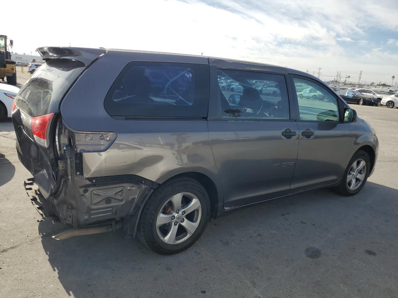 2013 Toyota Sienna - Image 3