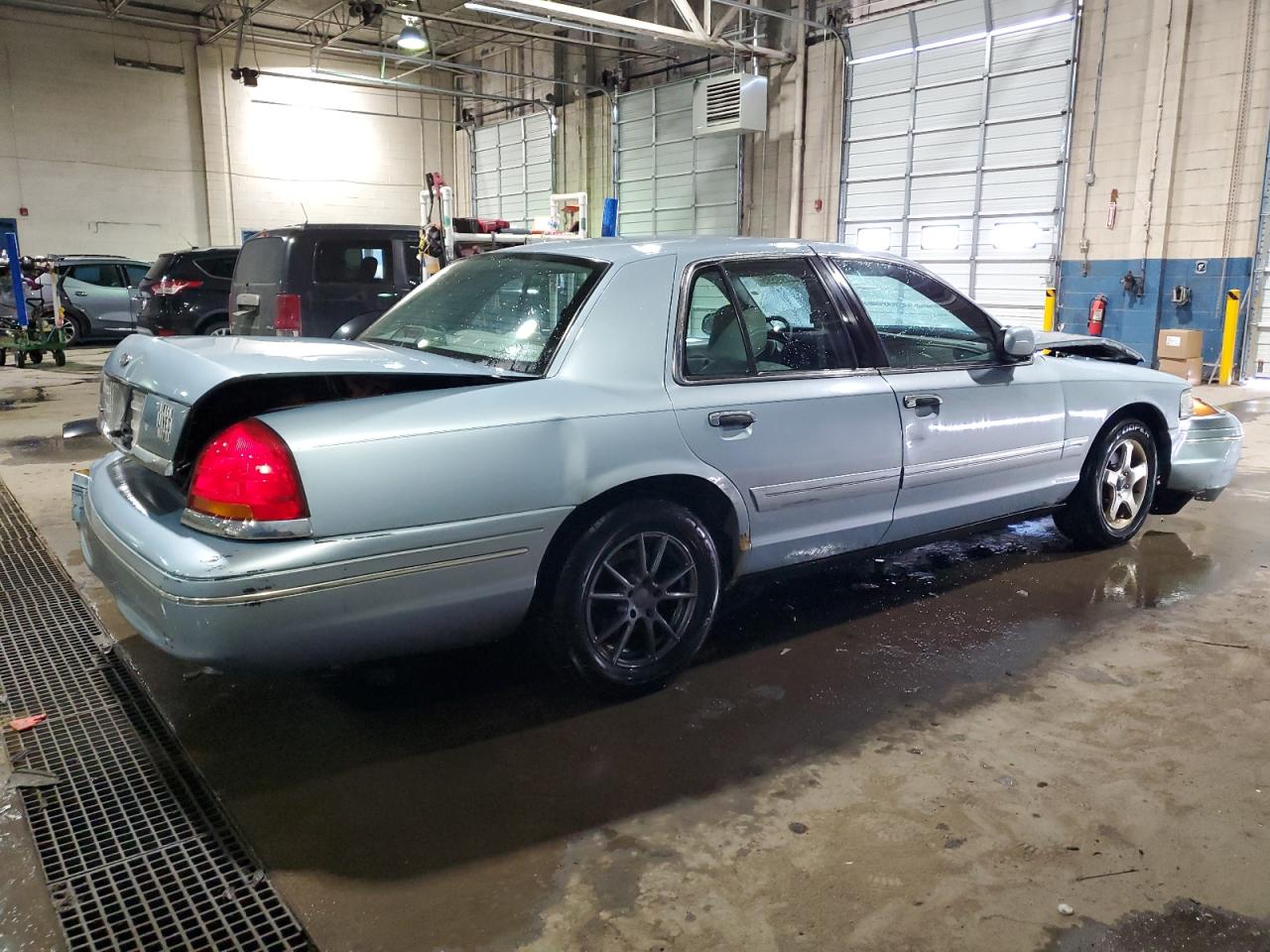 2003 Ford Crown Victoria - Image 3