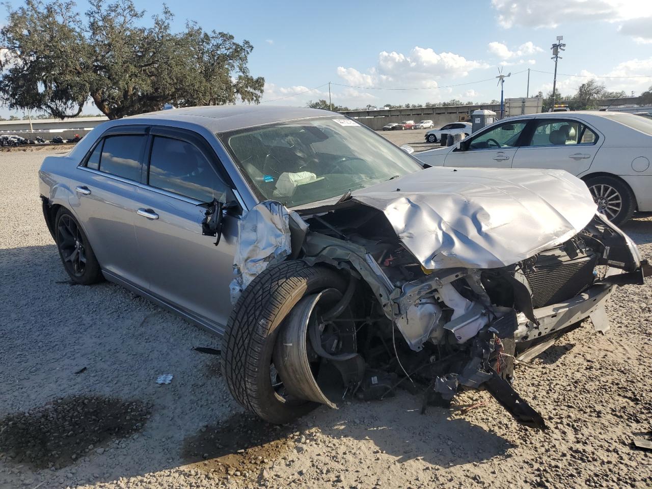 2017 Chrysler 300 - Image 4