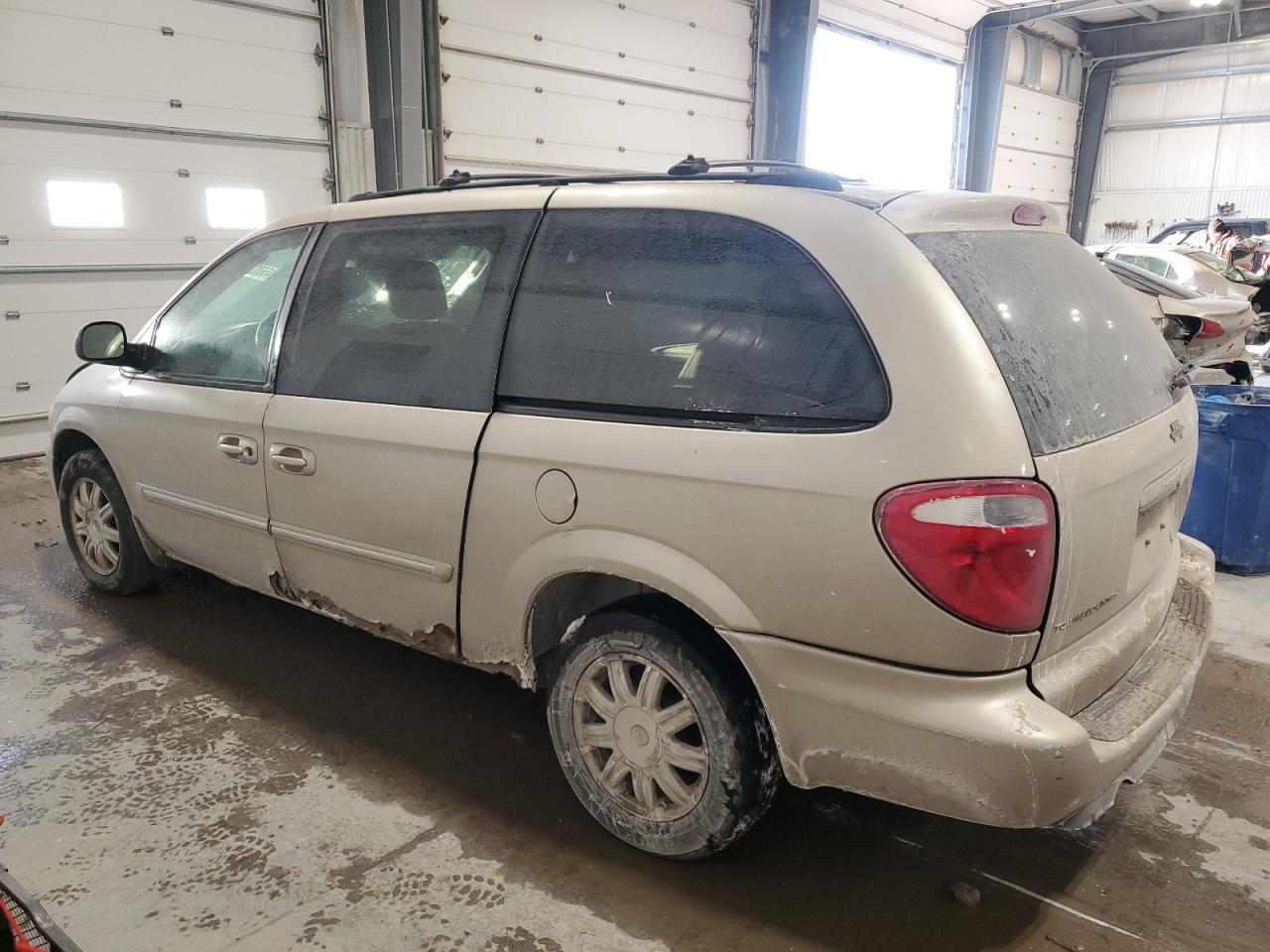 2006 Chrysler Town & Country - Image 2