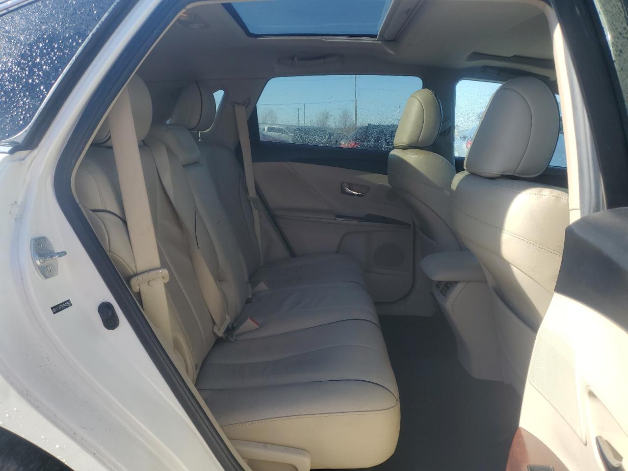 2010 Toyota Venza - Image 11
