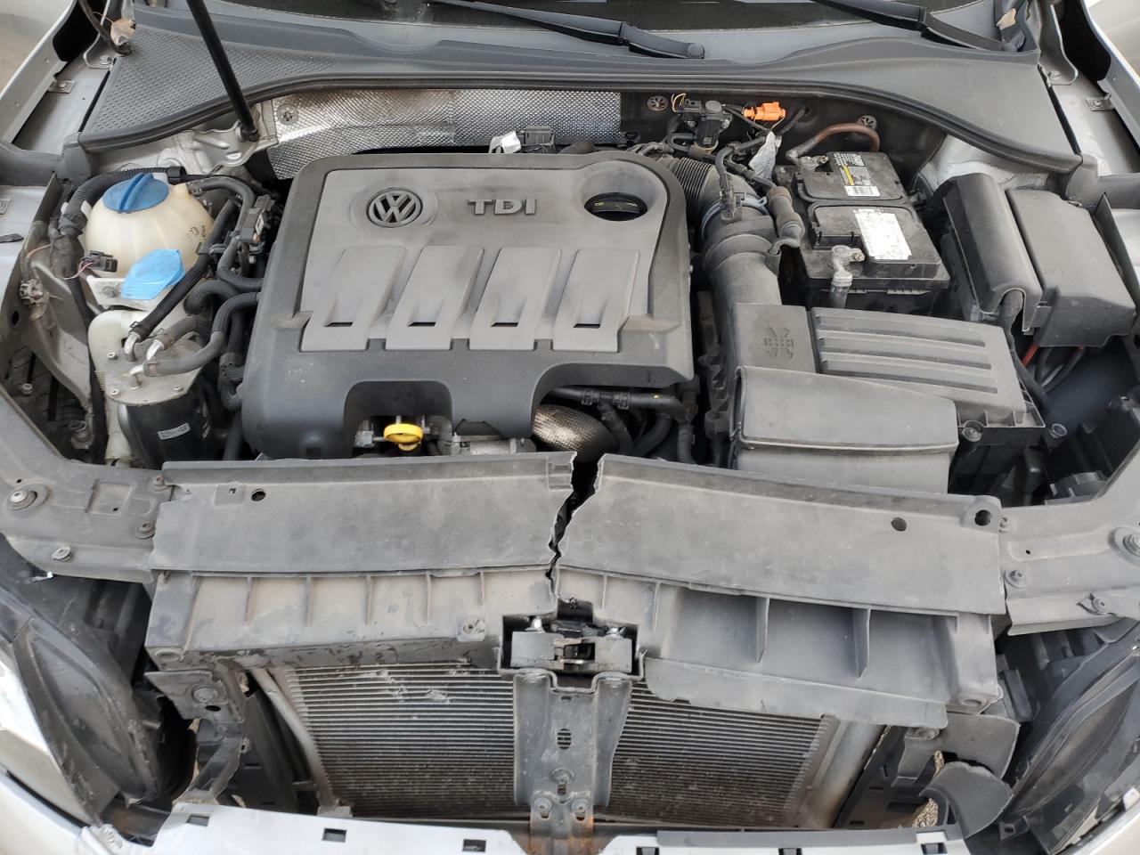 2014 Volkswagen Passat - Image 11
