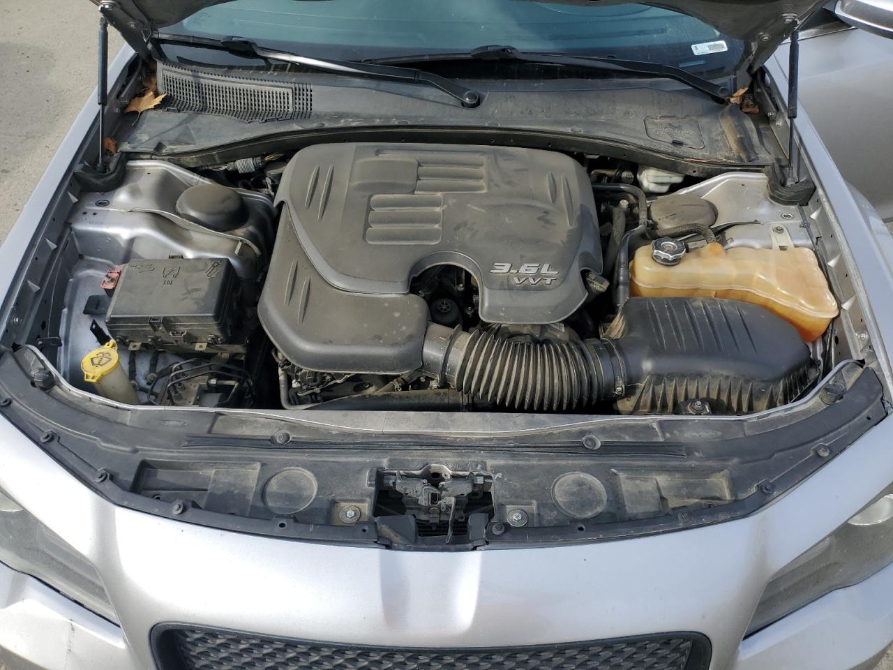 2015 Chrysler 300 - Image 11
