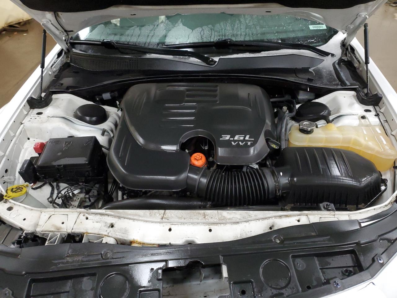 2017 Chrysler 300 - Image 11