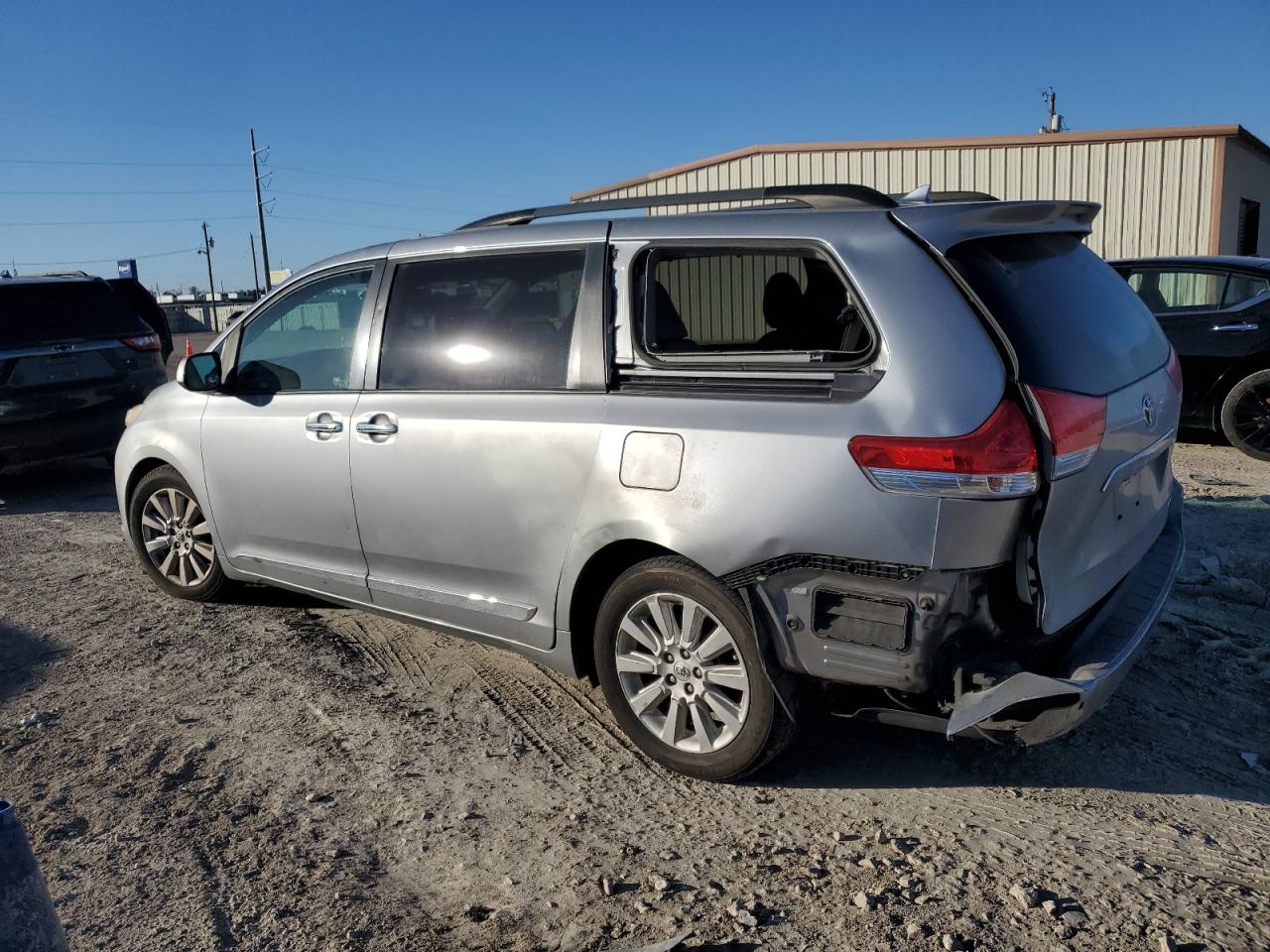 2011 Toyota Sienna - Image 2