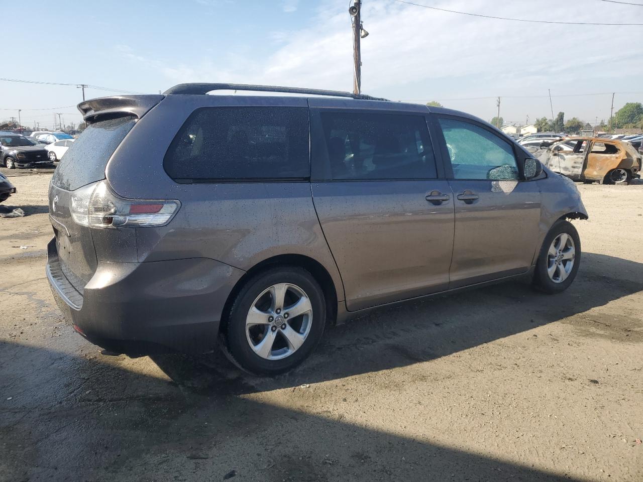 2012 Toyota Sienna - Image 3