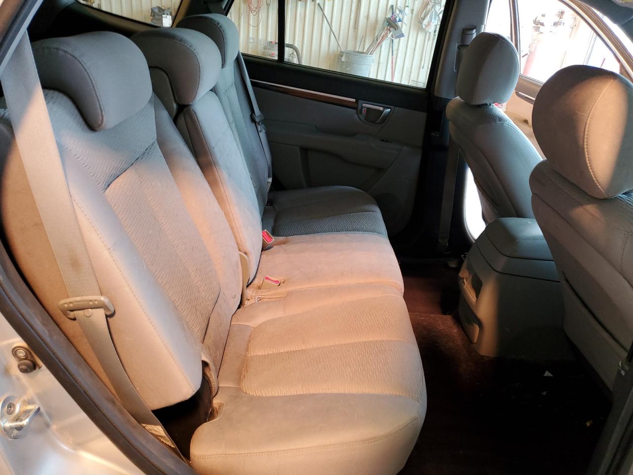 2009 Hyundai Santa Fe - Image 11