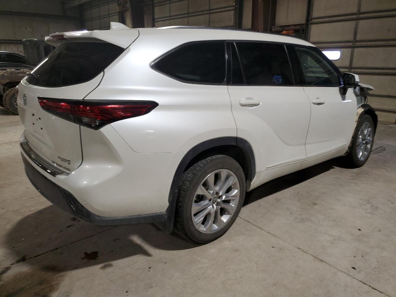 2021 Toyota Highlander - Image 3
