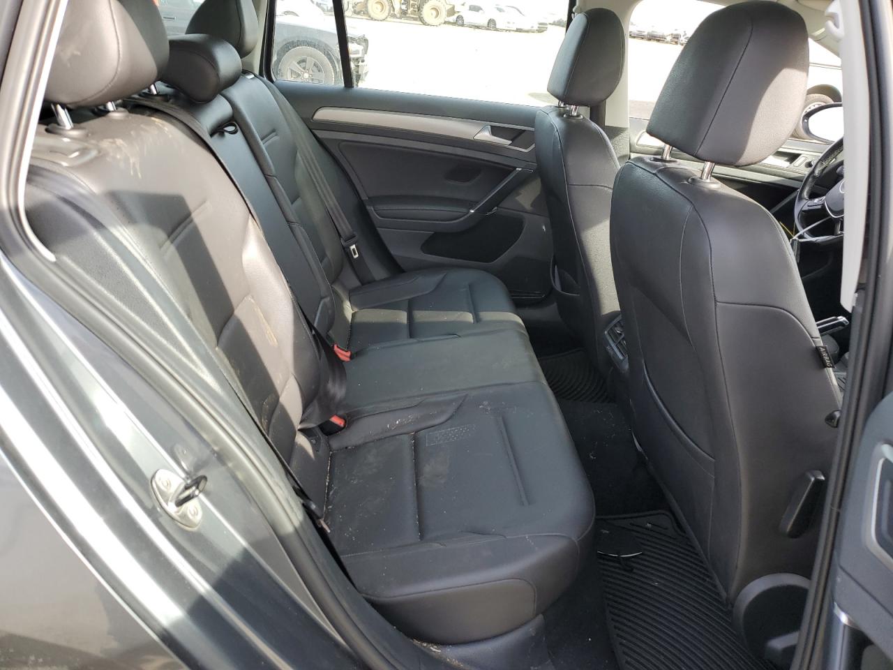2016 Volkswagen Golf - Image 10