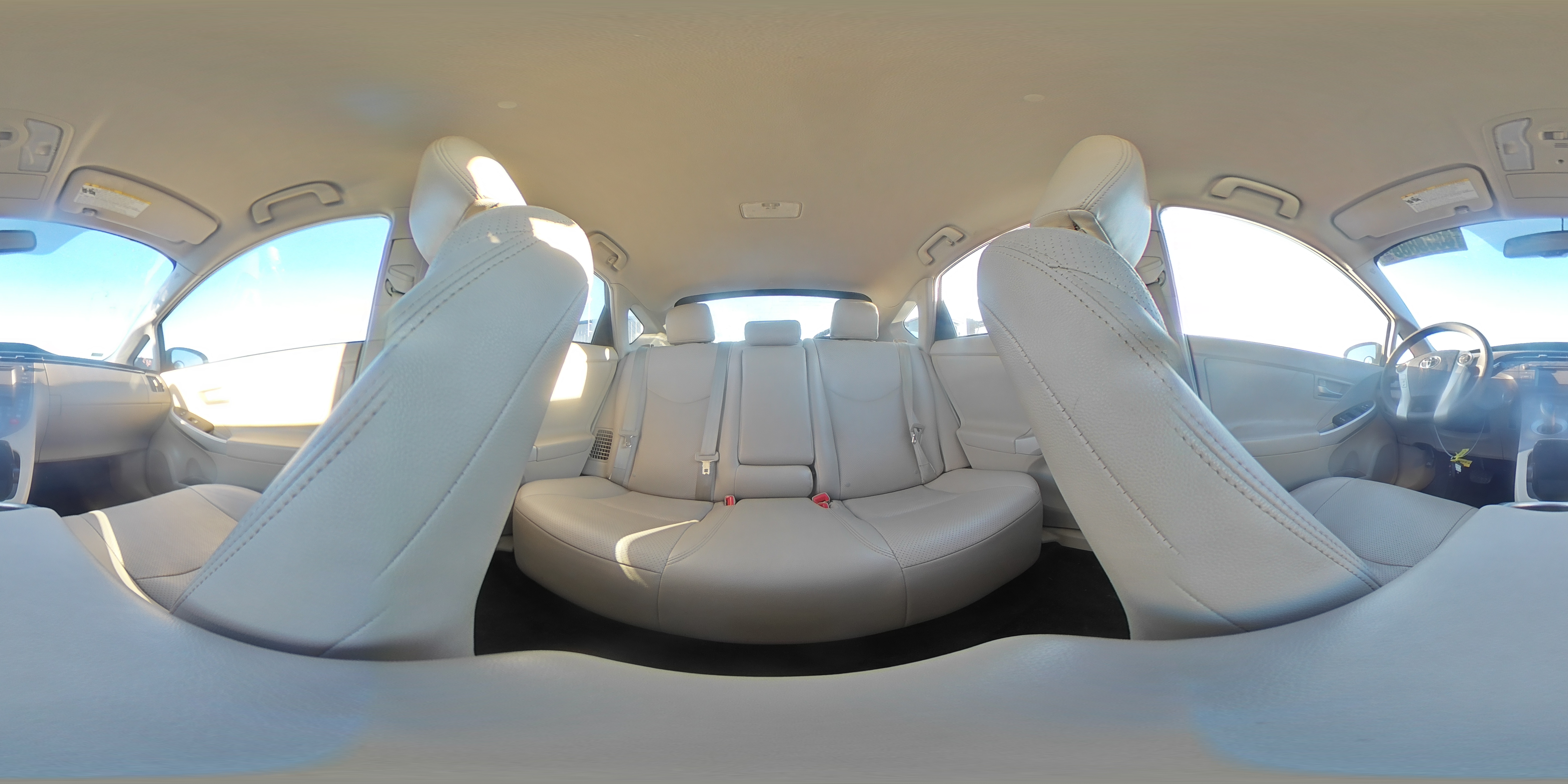 2012 Toyota Prius - Image 13