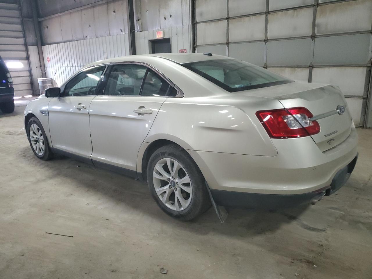 2011 Ford Taurus - Image 2
