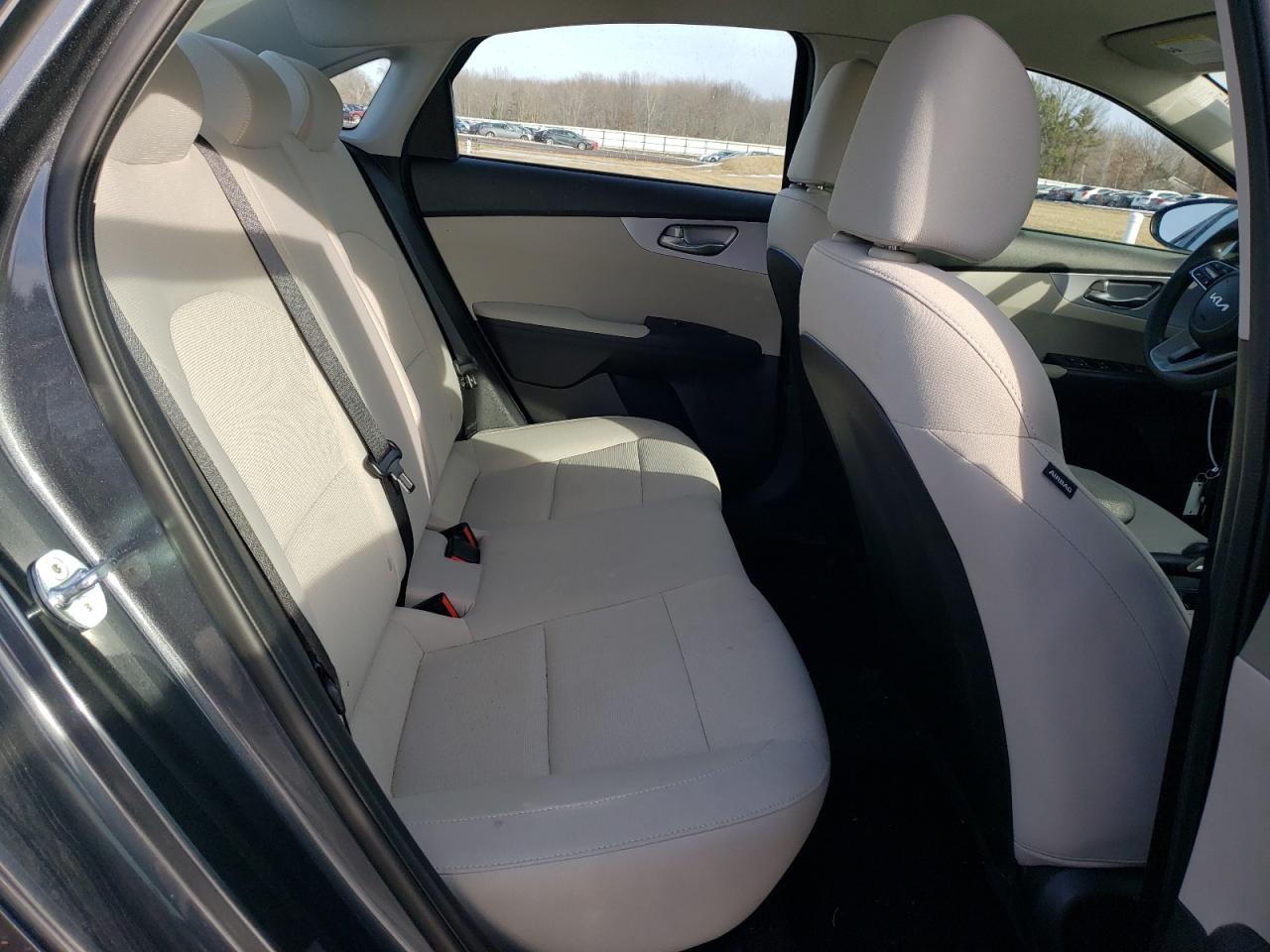 2022 Kia Forte - Image 10