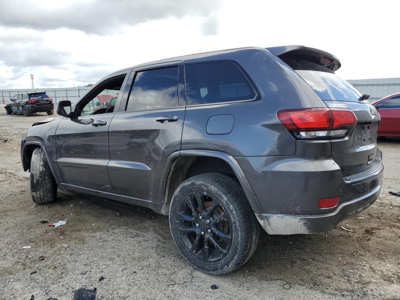 2018 Jeep Grand Cherokee - Image 2