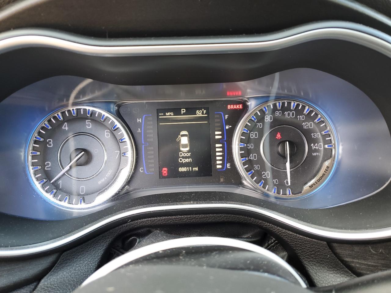 2017 Chrysler 200 - Image 9