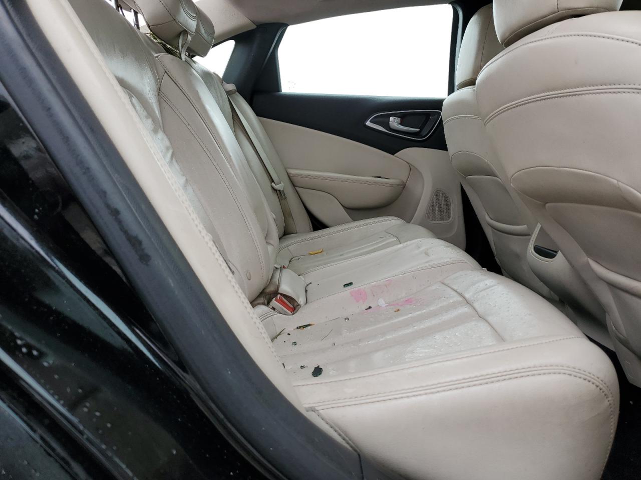 2017 Chrysler 200 - Image 10