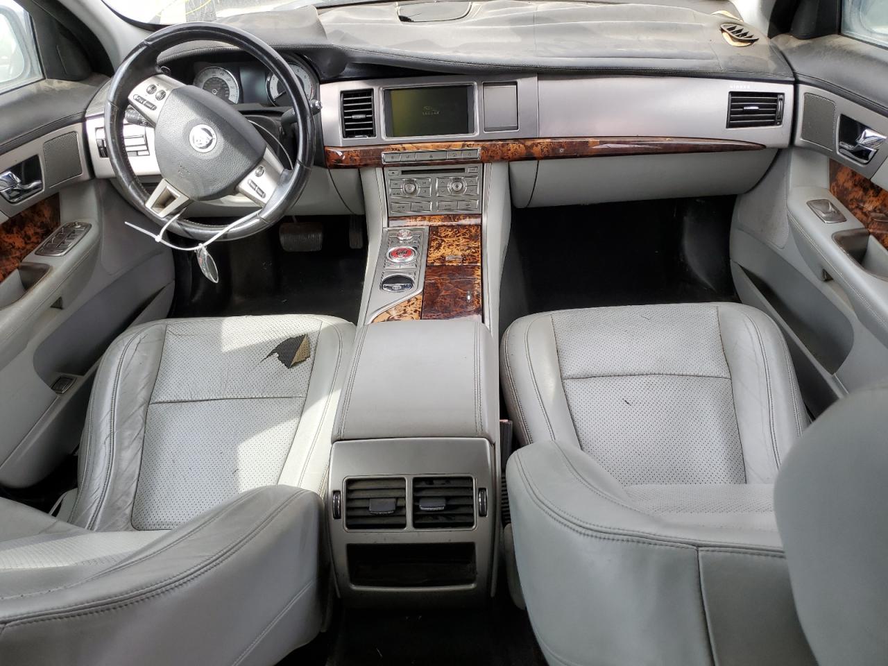 2009 Jaguar XF - Image 8