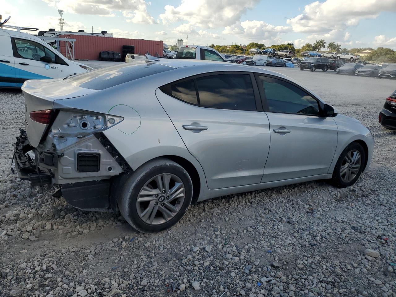 2020 Hyundai Elantra - Image 3