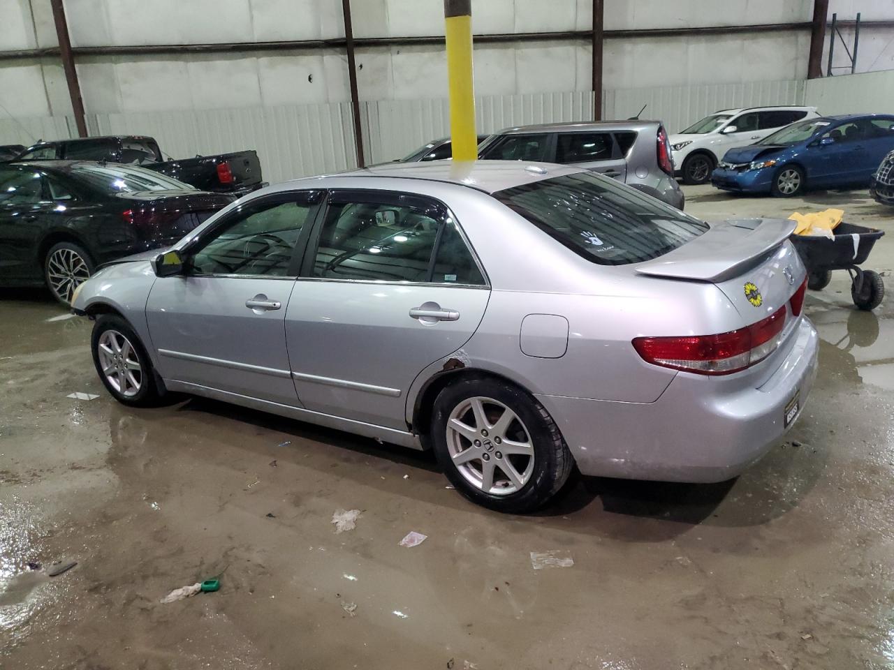 2004 Honda Accord - Image 2