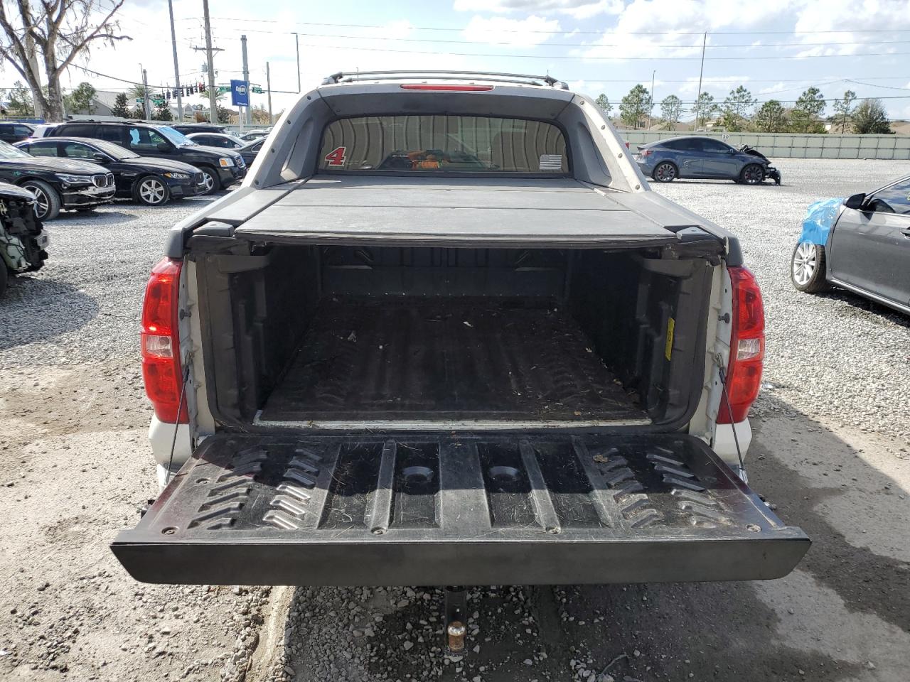 2011 Chevrolet Avalanche - Image 6