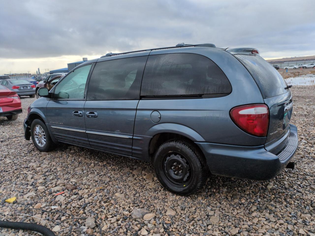 2001 Chrysler Town & Country - Image 2