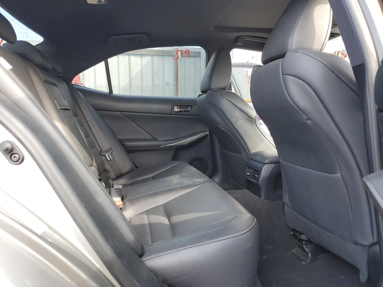 2015 Lexus IS - Image 10