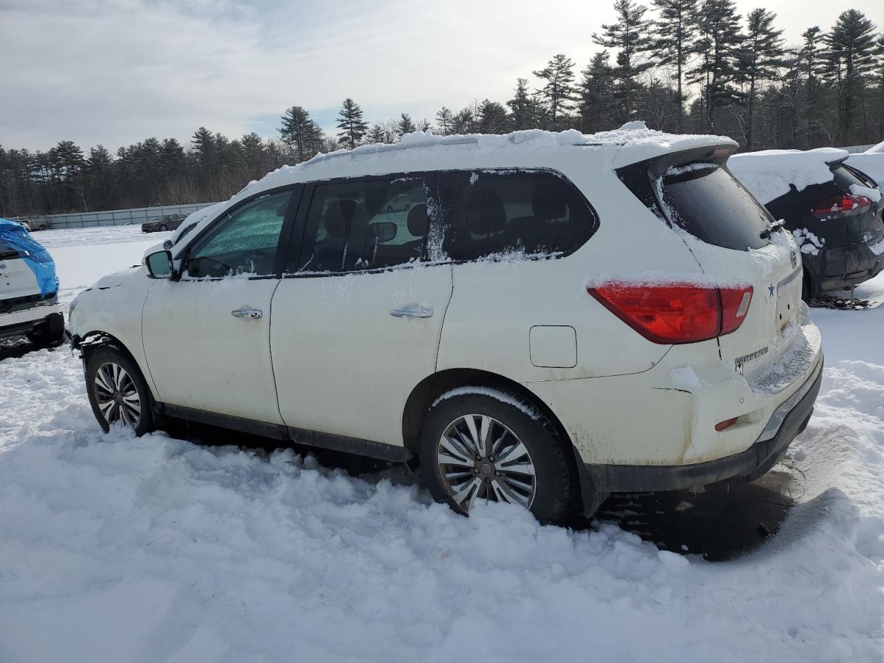 2020 Nissan Pathfinder - Image 2