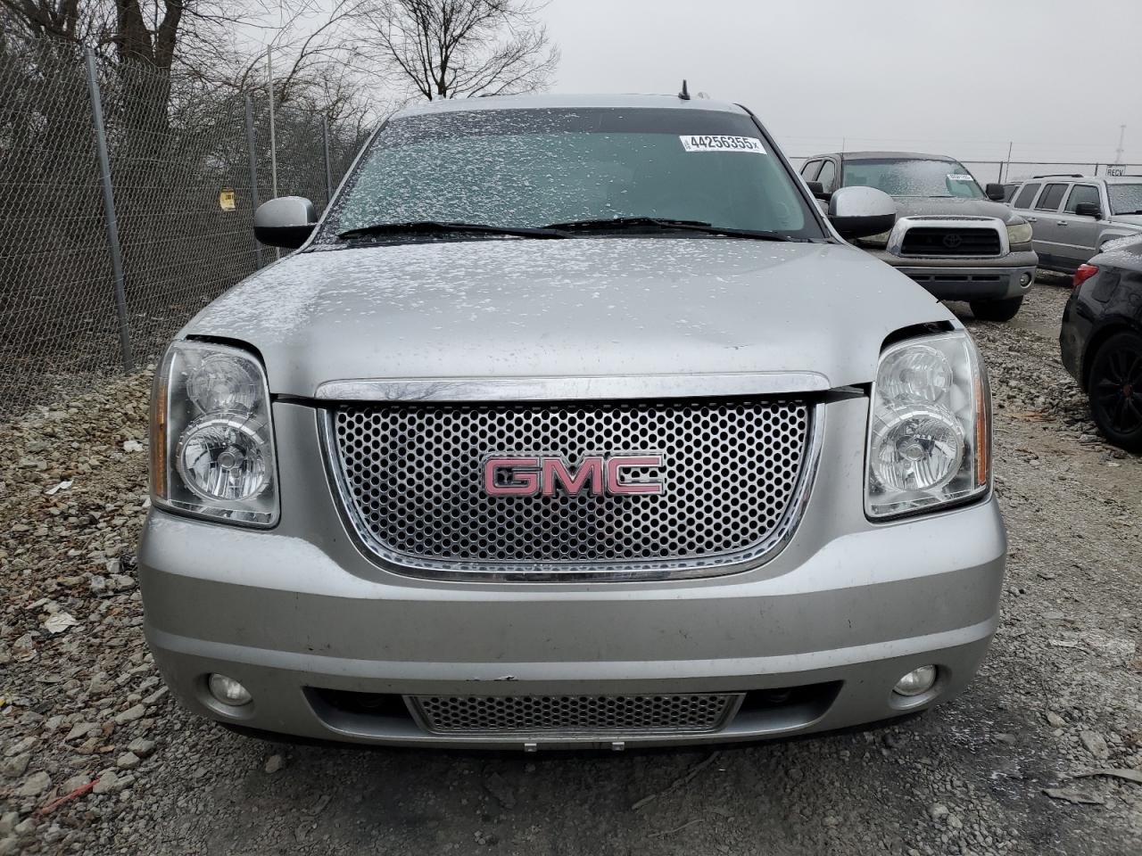 2013 GMC Yukon - Image 5