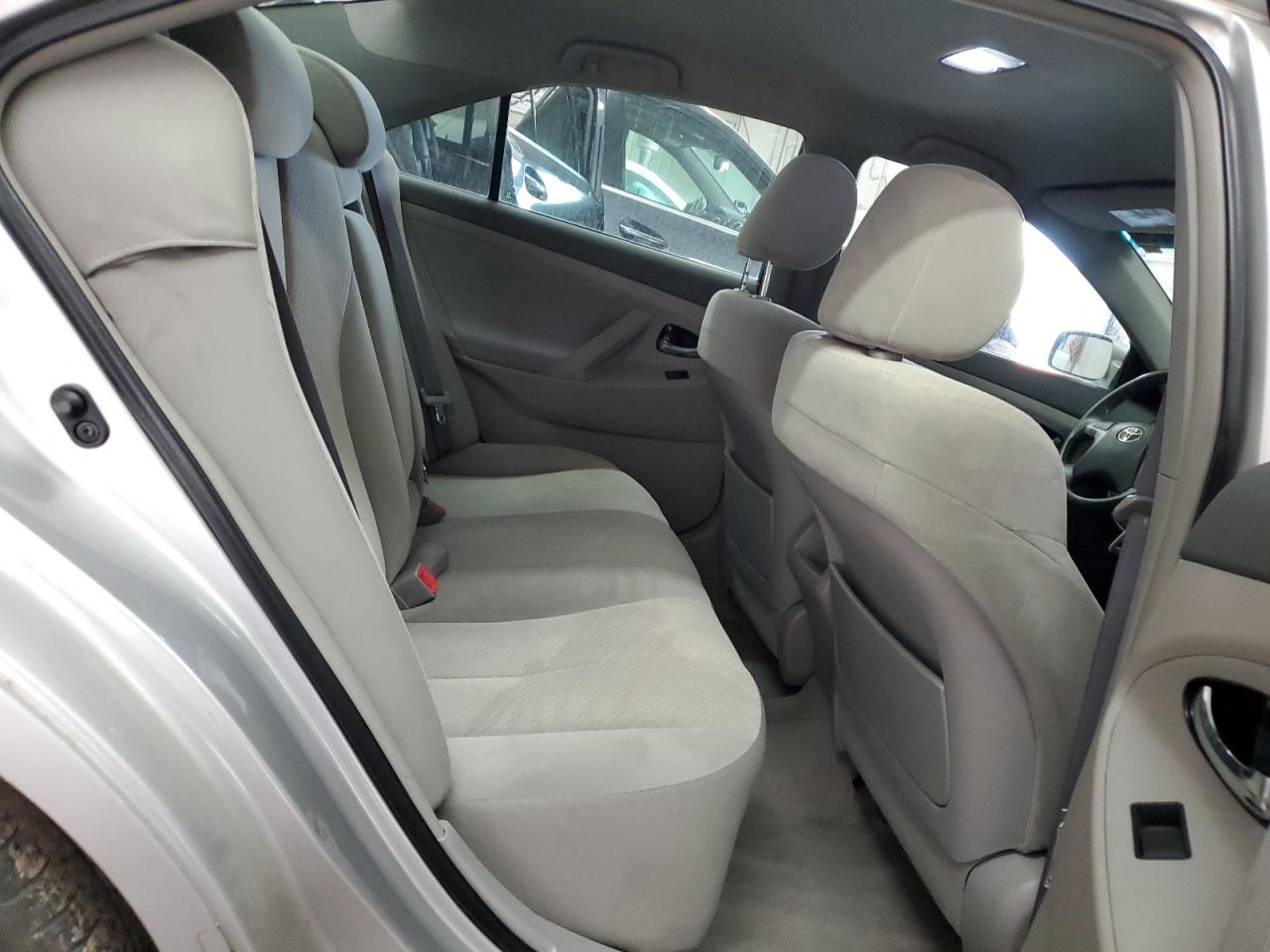 2009 Toyota Camry - Image 10