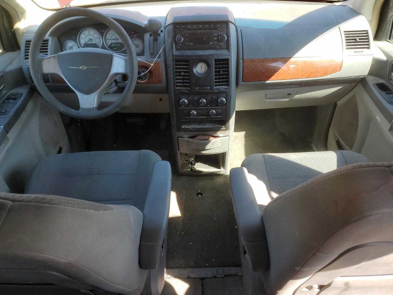 2008 Chrysler Town & Country - Image 8