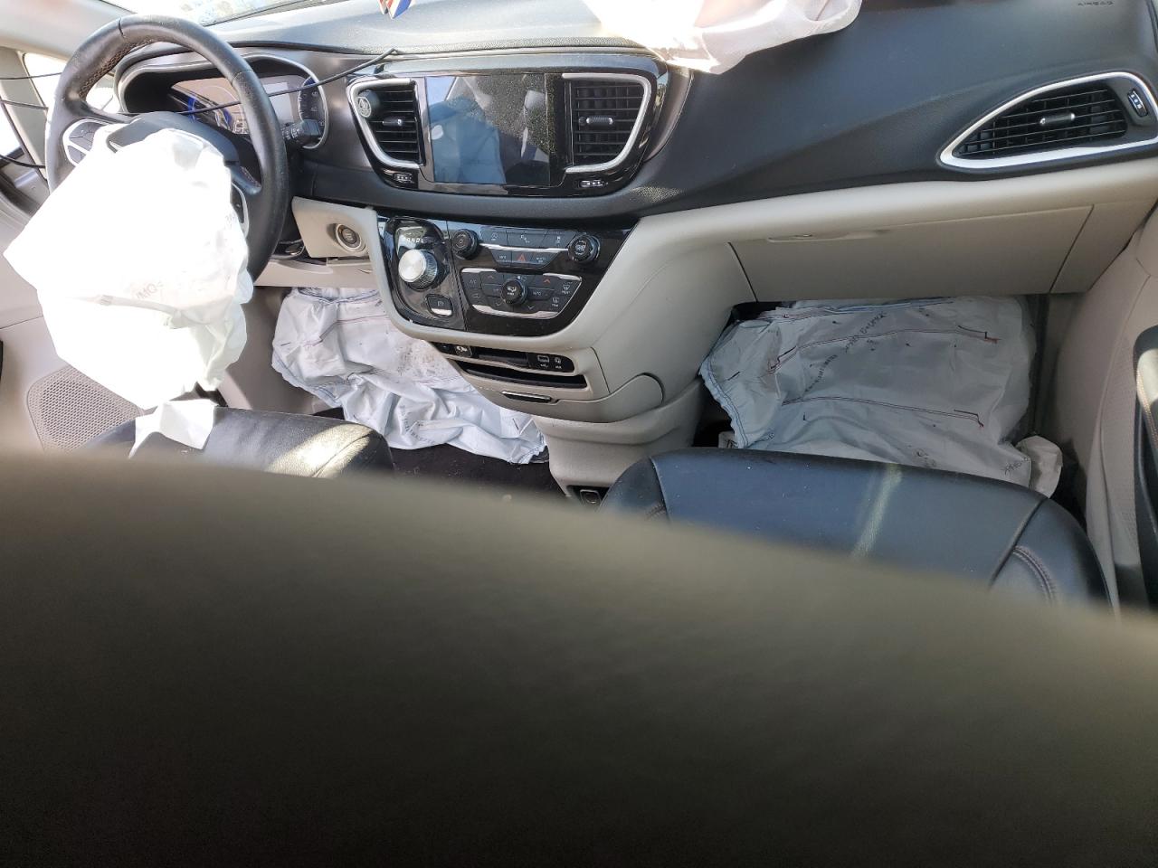 2020 Chrysler Pacifica - Image 8