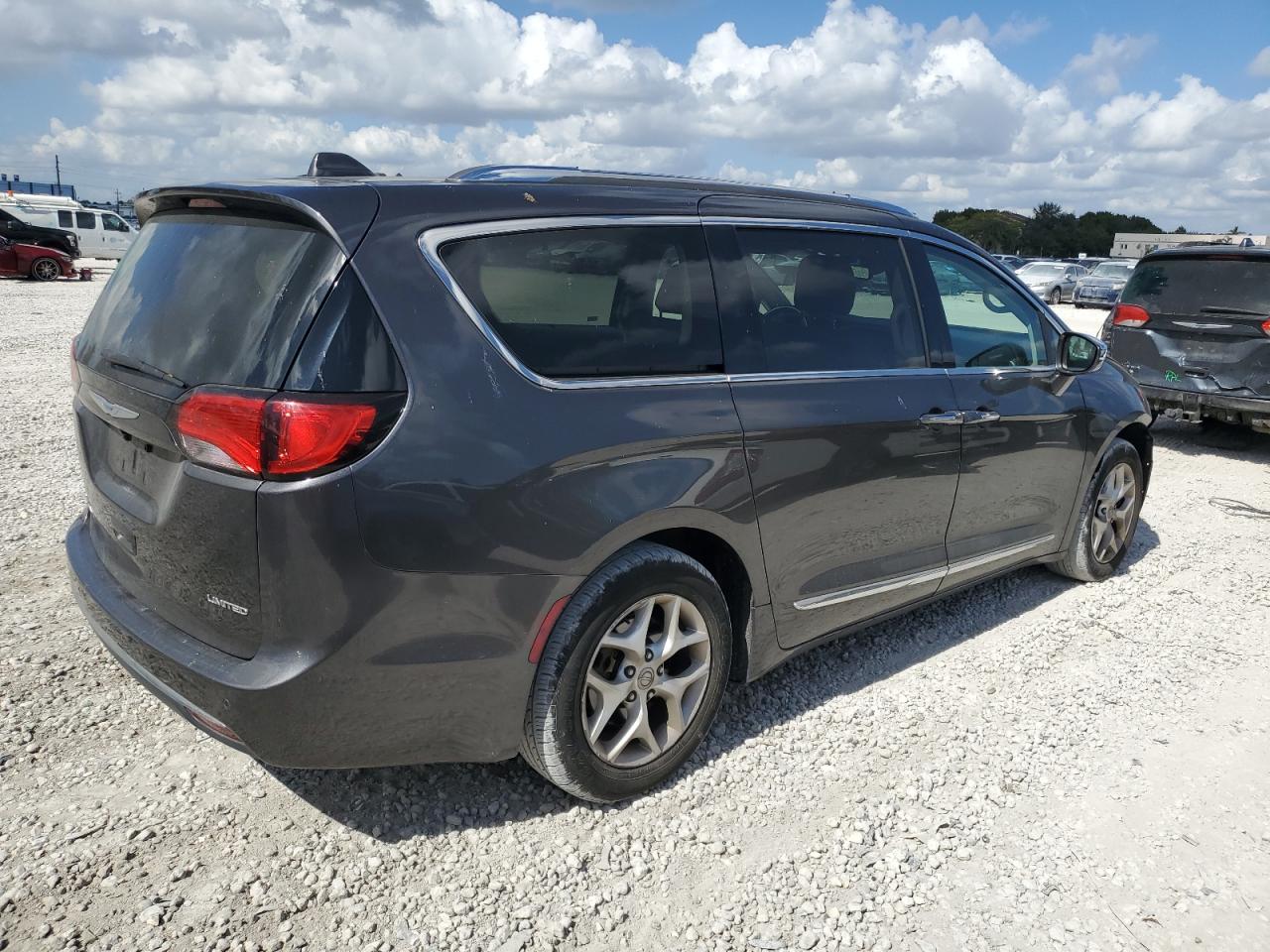 2020 Chrysler Pacifica - Image 3