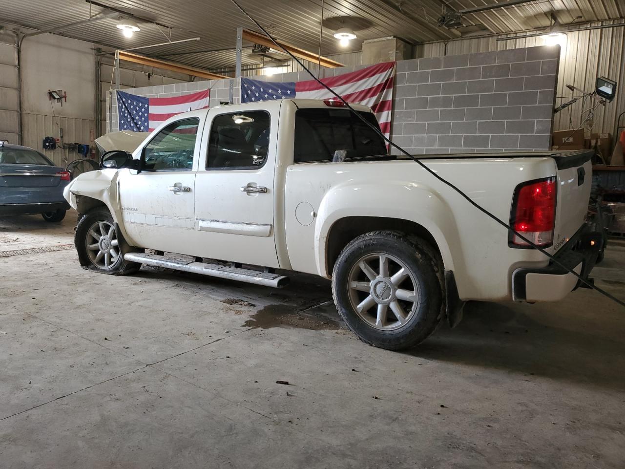 2013 GMC Sierra - Image 2